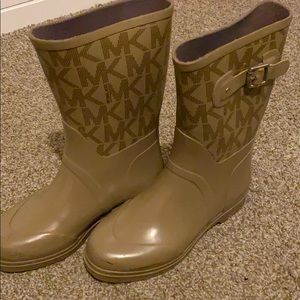 Rain boots